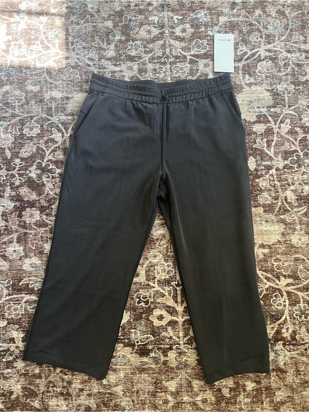 NWT lululemon softstreme 24” cropped - Size 14